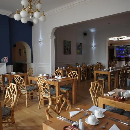 Alhambra Hotel 2*